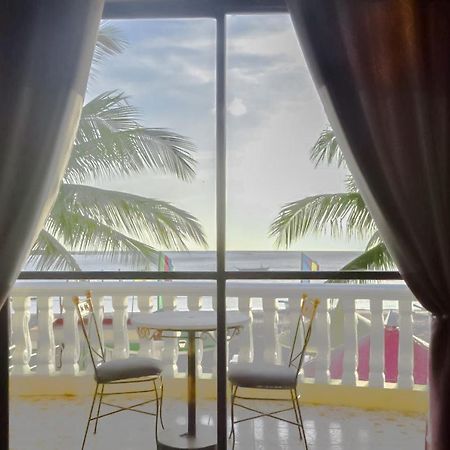 ホワイト キャッスル ホテル＆リゾート Balibago エクステリア 写真